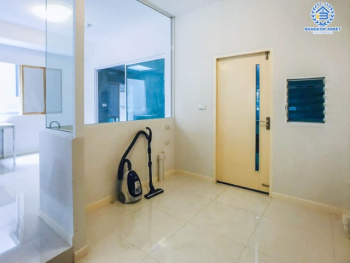 *****ทาวน์เฮ้าส์มือสองย่านกรุงเทพฯ ม.อินดี้ ศรีนครินทร์-ร่มเกล้า หลังมุม! จัดสรรคได้ทุกความสุข บนเนื้อที่มากสุดถึงเกือบ 35 ตร.ว. ฟังก์ชัน 3 ห้องนอน 3 ห้องน้ำ 2 ที่จอดรถ เป็นส่วนตัว วิวเปิดโล่ง บนทำเลใกล้สนามบินสุวรรณภูมิ, รถไฟฟ้าสายแอร์พอร์ตเรลลิงก์ "สถานีลาดกระบัง" และทางด่วน "มอเตอร์เวย์"